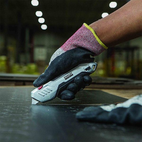 Нож безопасный FATMAX&reg; Box Box с выдвижным лезвием STANLEY FMHT10370-0 FMHT10370-0 фото
